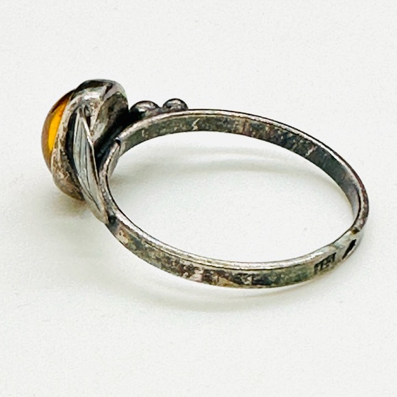 Vintage Silver Amber Leaf Ring - Picture 9 of 15